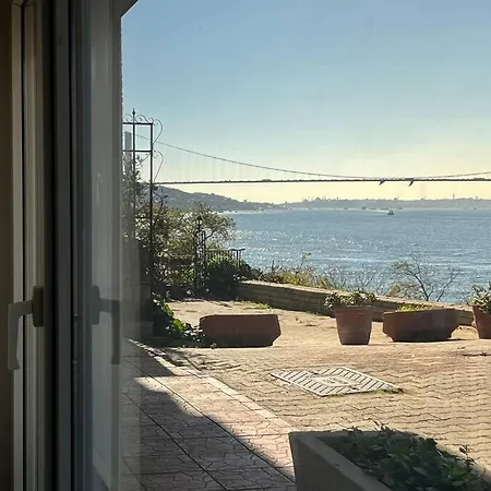 Bosphorus Waterfront Flat, Cengelkoey