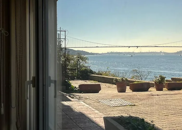 Bosphorus Waterfront Flat, Cengelkoey